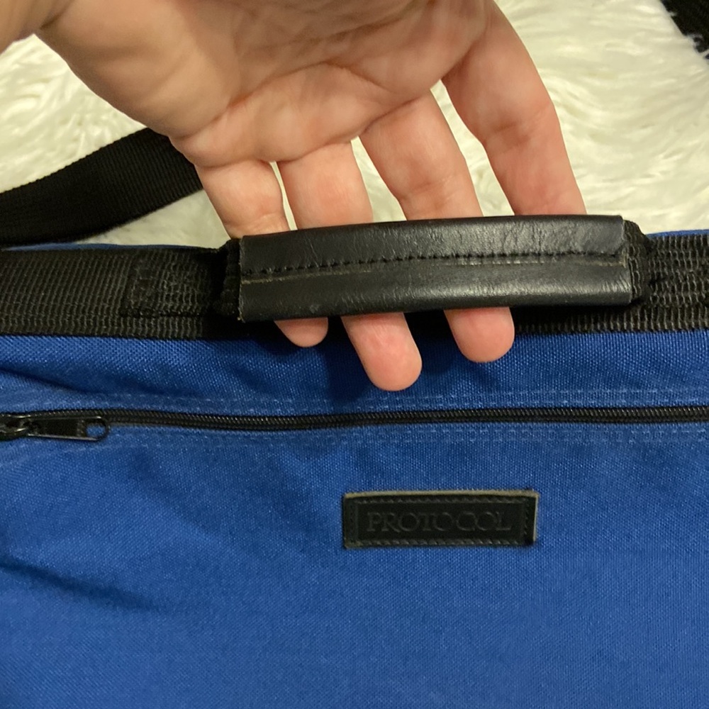 Protocol Shoulder Bag blue color excellent condition - Picture 11 of 12
